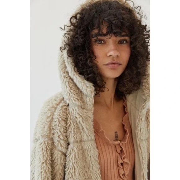 URBAN OUTFITTERS BDG Hooded Cropped Teddy Jacket - Picture 2 of 7